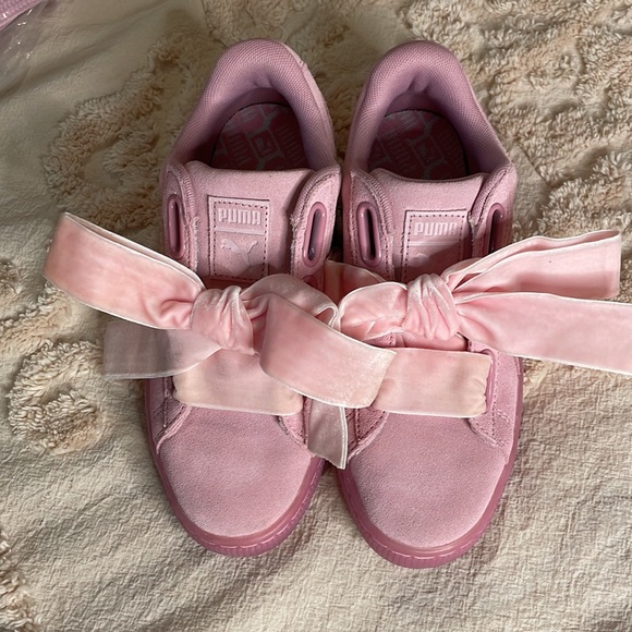 Puma Pink Sneakers - Picture 2 of 9